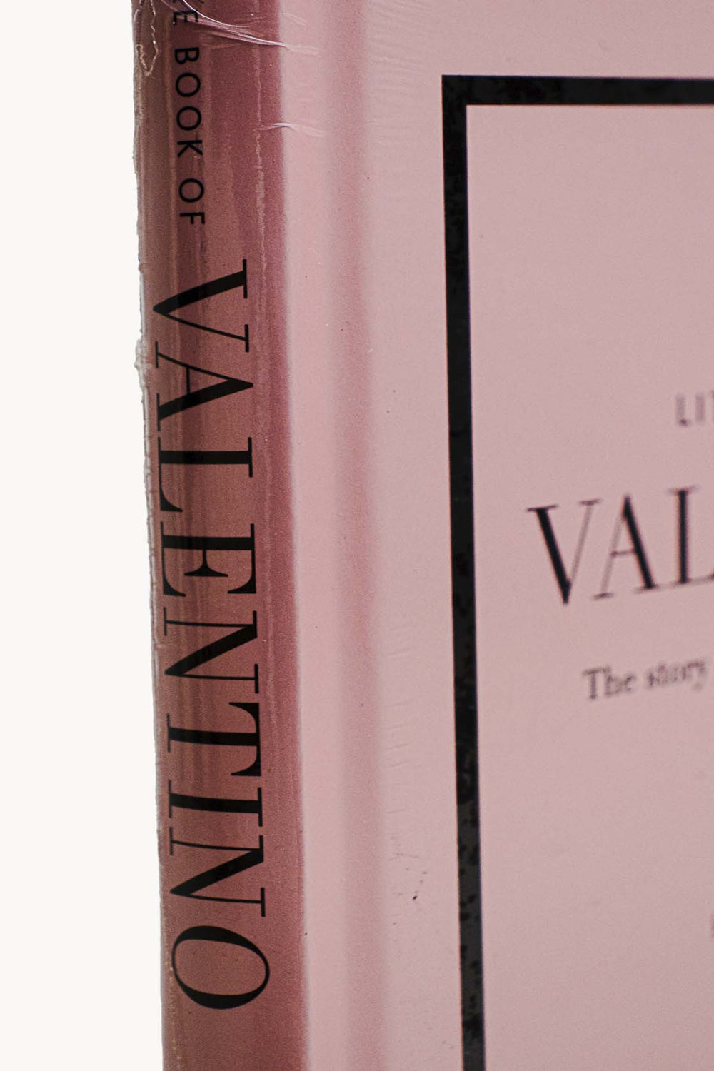 Livro Decorativo Valentino em Capa Dura