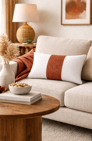 Almofada Decorativa em Sarja Off White com Faixa Central Terracota