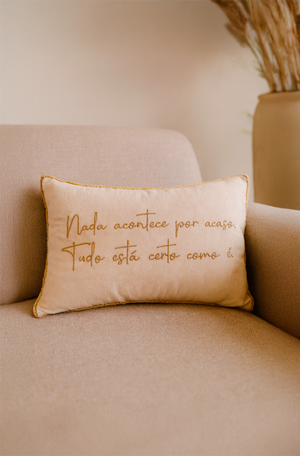 Almofada Decorativa em Linho com Frase Devocional Bordada Bege