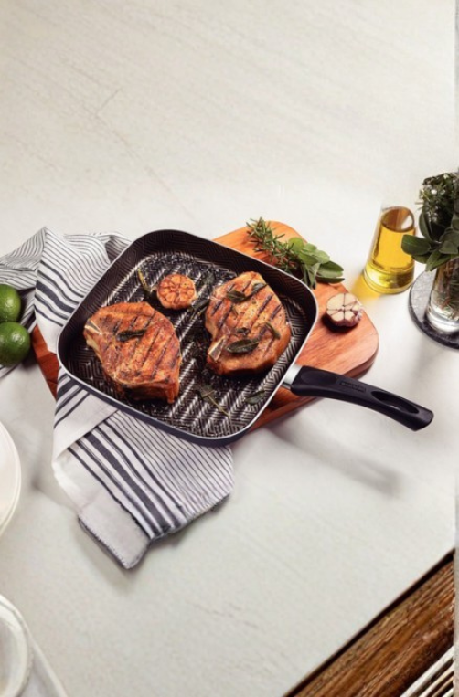 Bistequeira em Alumínio Antiaderente Starflon Max Preto 2,3 L