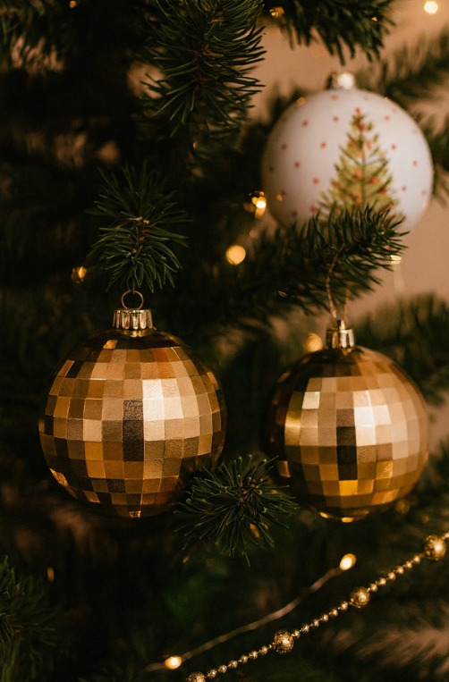 Conjunto de 2 Bolas de Natal Brilhante Dourada 12cm