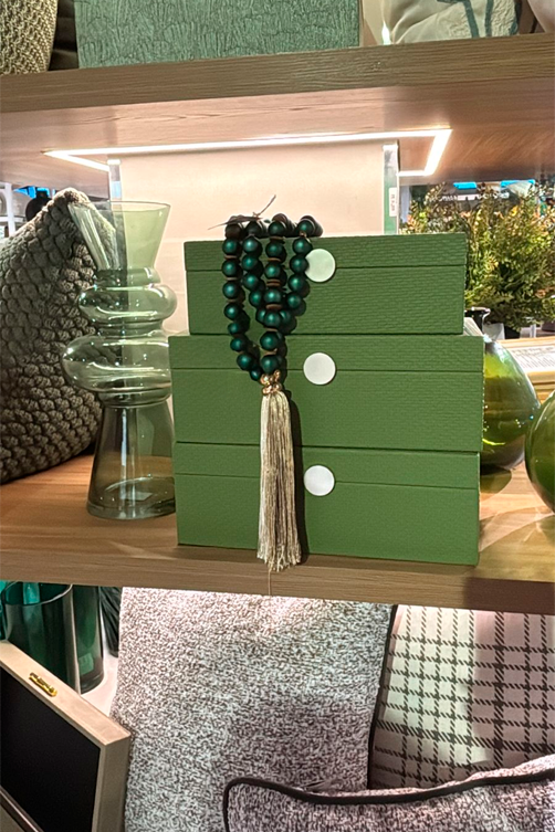 Colar Decorativo Fechado Bola com Franja Verde