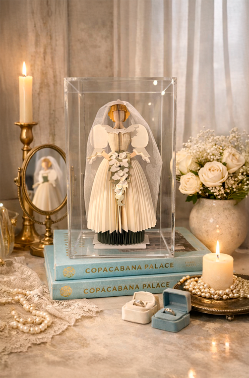 Escultura Decorativa Diana Noiva Fashion de Papel em Caixa de Acrílico