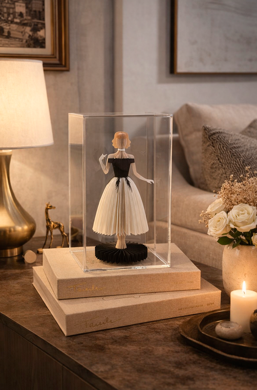 Escultura Decorativa Grace Kelly Fashi de Papel em Caixa de Acrílico