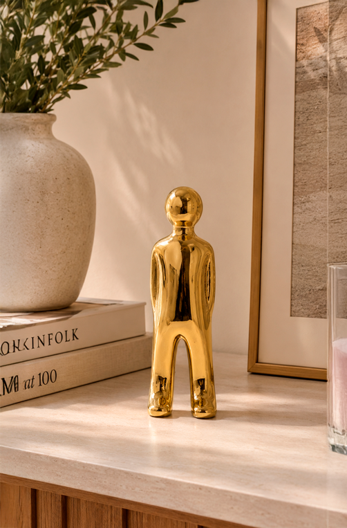Escultura Decorativa de Boneco Dourado em Cerâmica 40cm