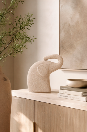 Escultura Decorativa de Elefante Bege em Poliresina 18cm