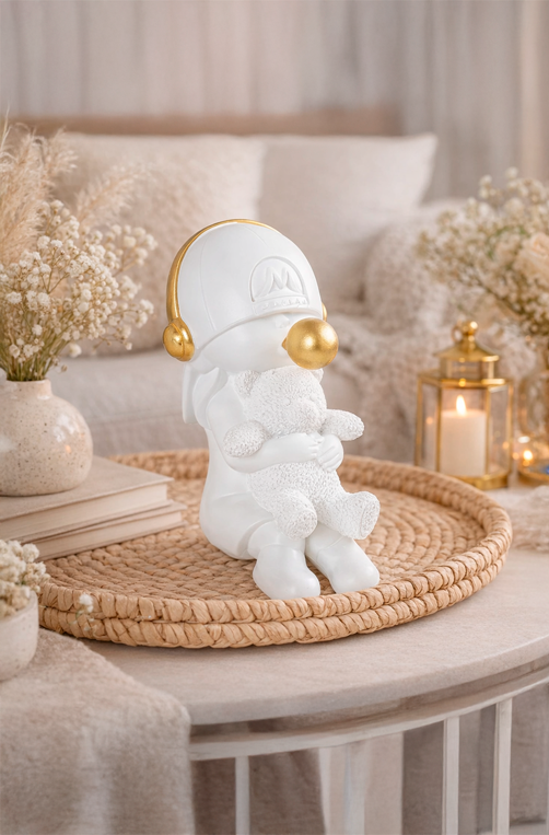 Escultura em Resina Menina Sentada com Urso Branco com Dourado