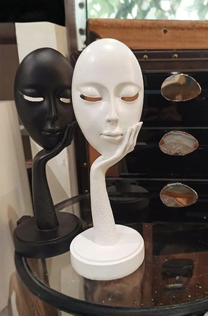 Máscara Decorativa em Resina Branca