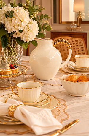 Jarra Branca com Esfera Dourada em Porcelana 1,6L