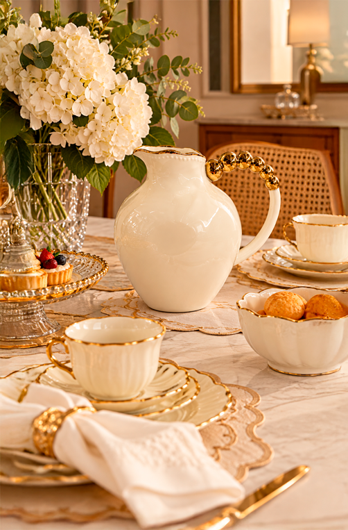 Jarra Branca com Esfera Dourada em Porcelana 1,6L