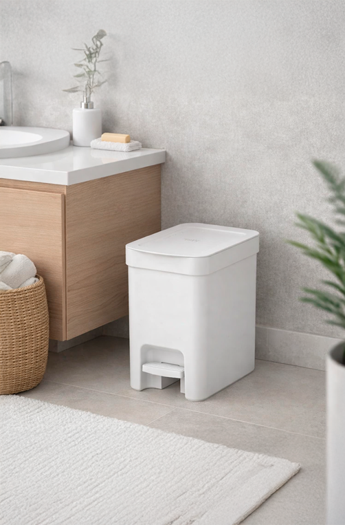 Lixeira com Pedal Trium Branco 6L