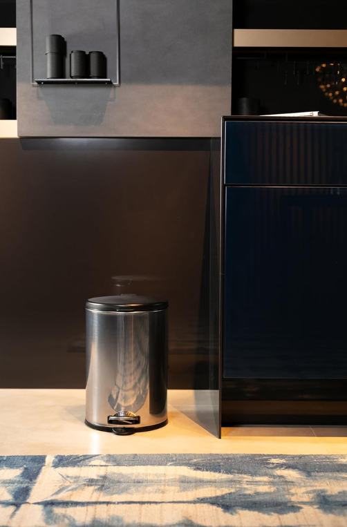 Lixeira Flat com Tampa e Pedal Aço Inoxidável 6 Litros