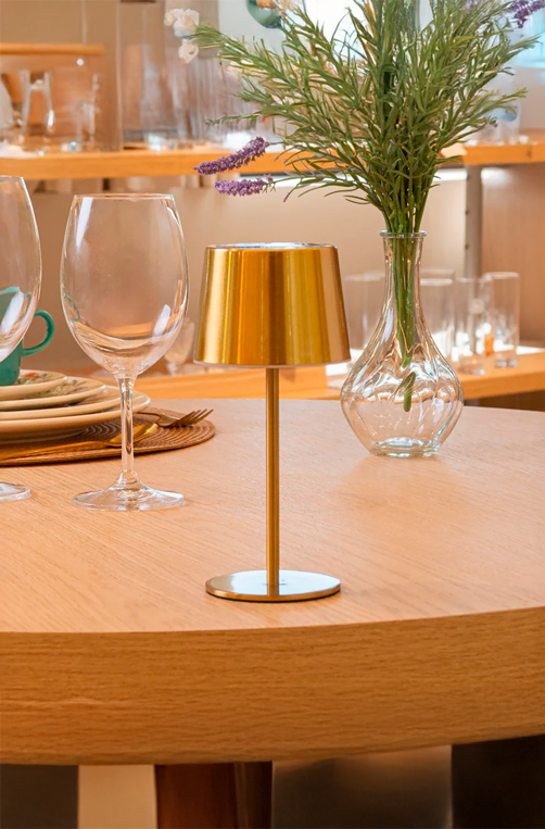 Luminária de Mesa Led 3 Tons com Usb Elara Dourada em Metal