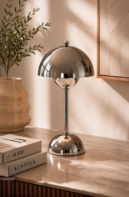 Luminária de Mesa com Led e USB Prata em Metal