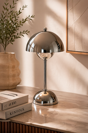 Luminária de Mesa com Led e USB Prata em Metal