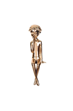 Escultura Decorativa de Menino Sentado Dourado em Cerâmica 35cm