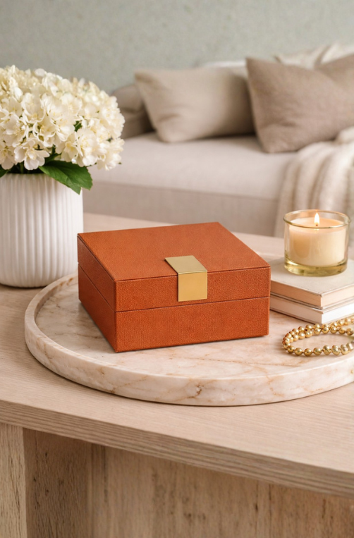 Caixa Decorativa Mocha Texturizada com Fecho Dourado