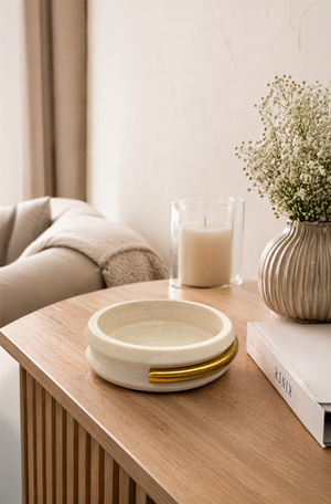 Peça Decorativa Redonda em Mármore Travertino com Detalhe em Metal