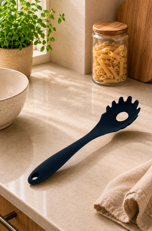 Pegador de Massa em Silicone Preta 27,5cm