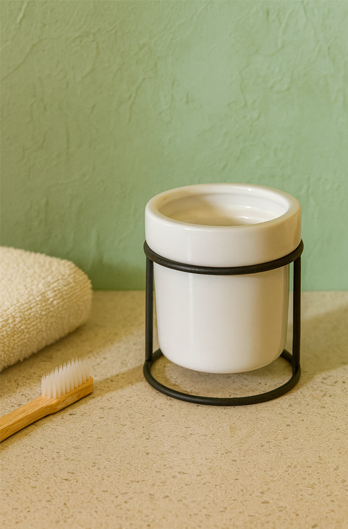 Pote em Ceramica com Suporte em Metal