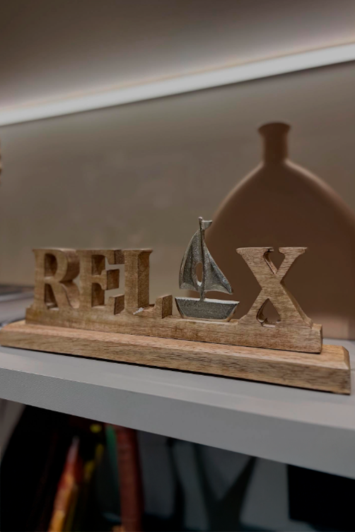 Escultura Decorativa Madeira Relax Bege