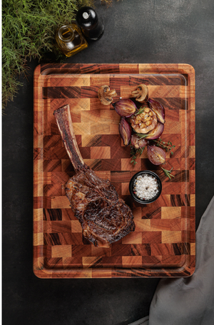 Tábua Cubus para Churrasco Retangular em Madeira Muiracatiara com Acabamento em Óleo