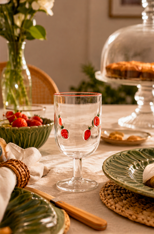 Taça de Vinho com Estampa de Morango em Cristal 360ml