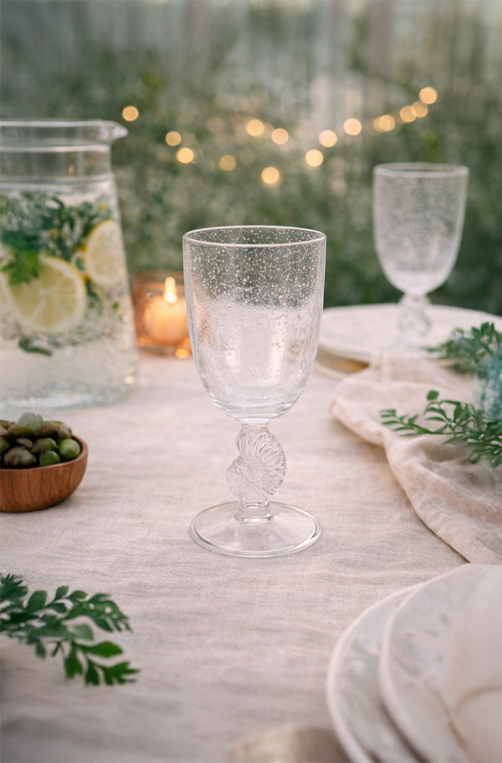 Taça com Base de Conchas e Bolhas em Acrilico