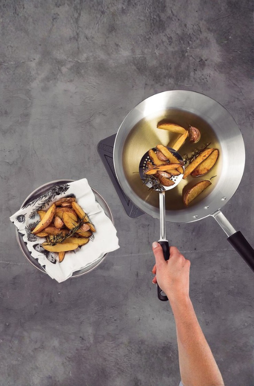 Espumadeira Utilità em Aço Inox com Cabo de Polipropileno Preto