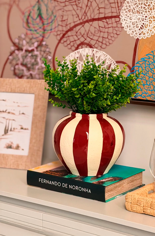 Vaso Decorativo Listrado Vermelho e Bege em Cerâmica 20cm