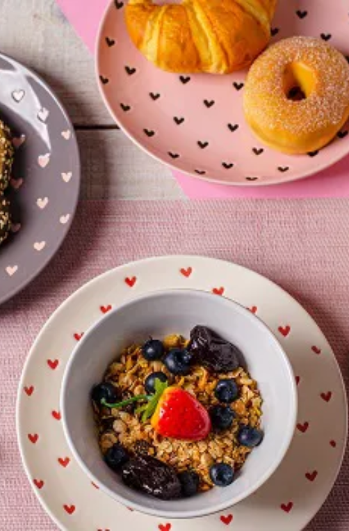 Prato de Sobremesa Petit Heart Branco e Vermelho